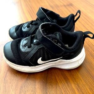 Nike Toddler Black Sneaker Size 6